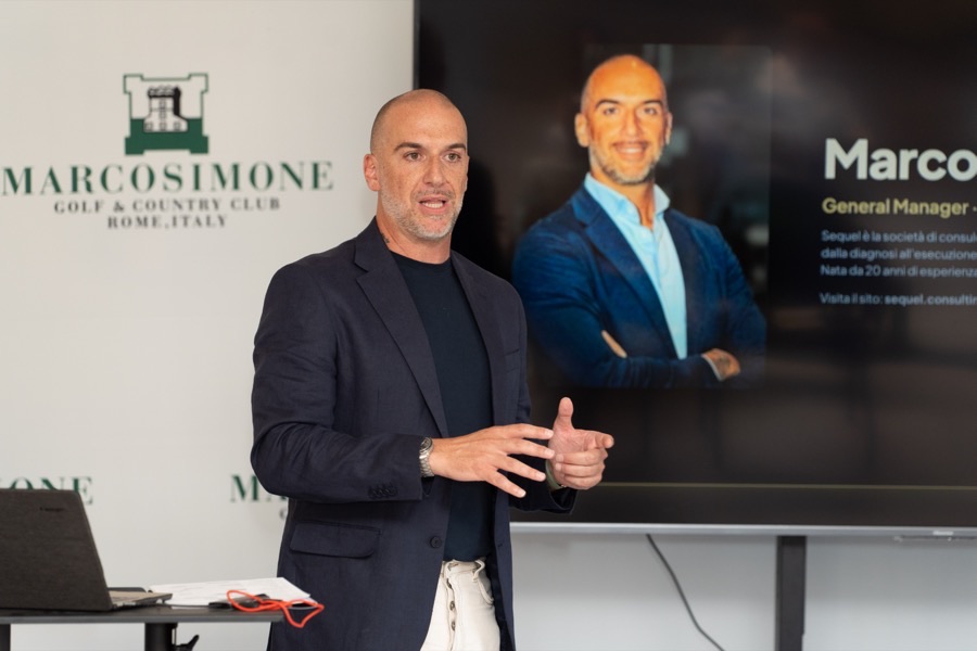 Marco Micheli durante il talk all'evento